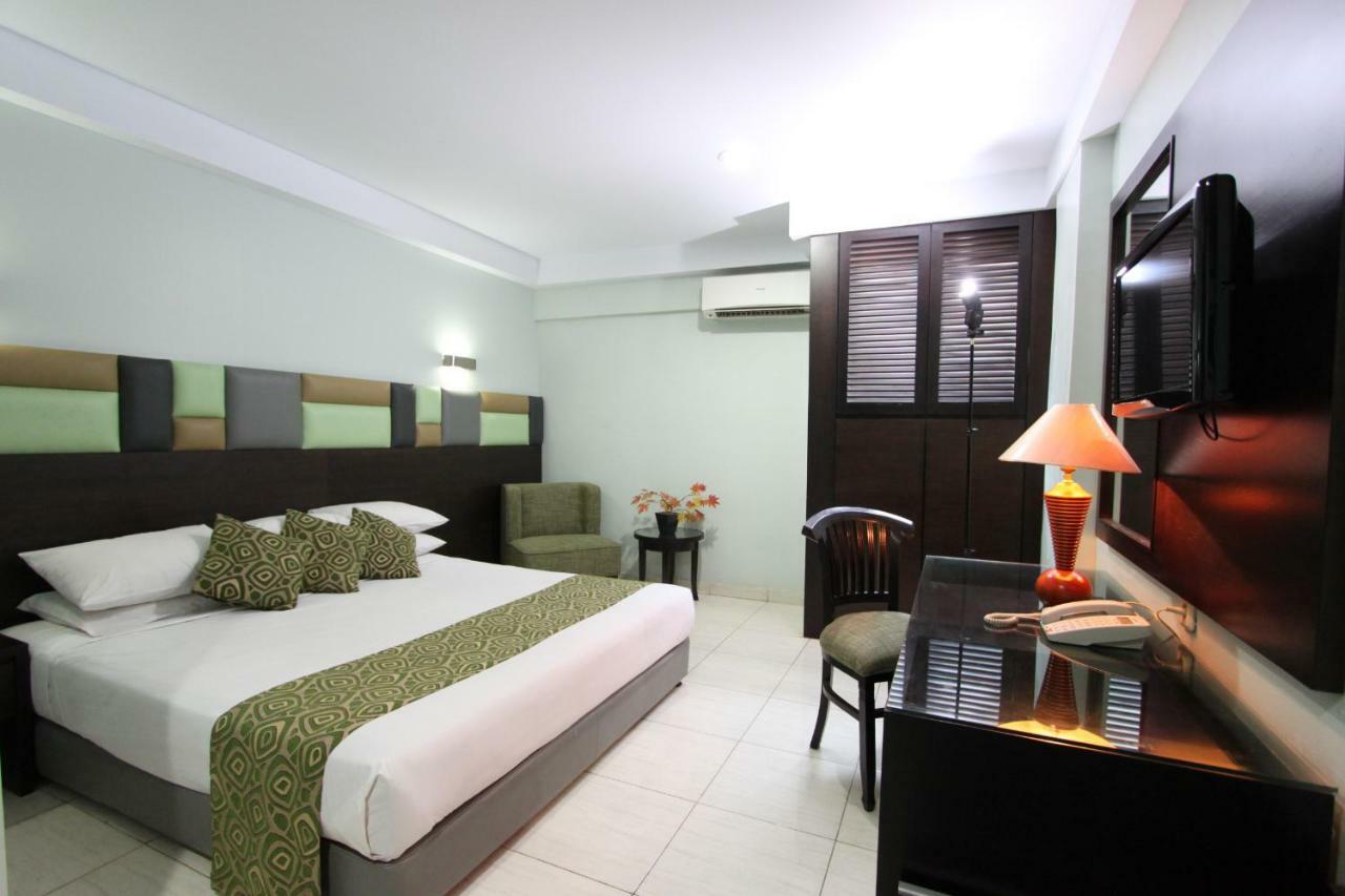Hotel Alma Джакарта Екстериор снимка